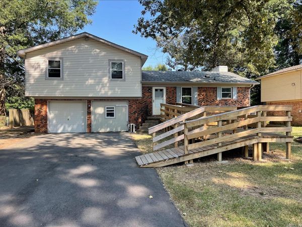 3905 Sioux Trl, Jacksonville, AR 72076