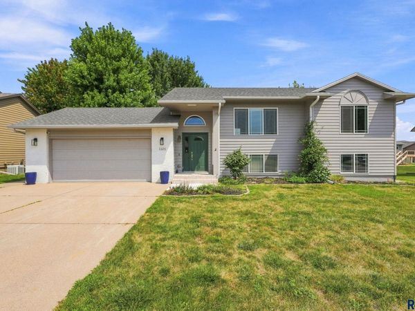 4404 E Steeple Cir, Sioux Falls, SD 57103