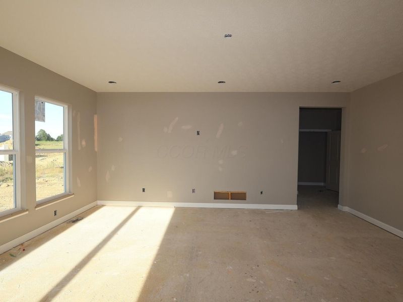 684 Fadley Loop E, Delaware, OH 43015 Photo 4
