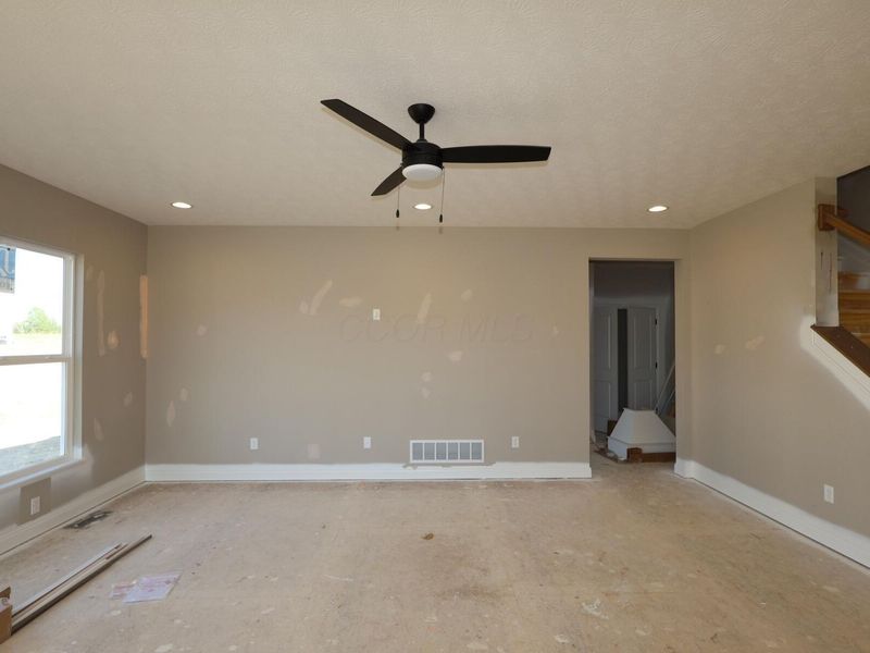 684 Fadley Loop E, Delaware, OH 43015 Photo 4