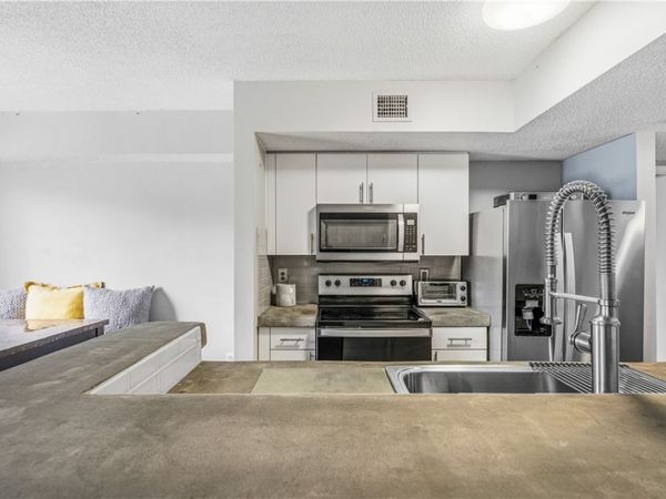 1570 S 42nd Circle, Unit 203, Vero Beach, FL 32967