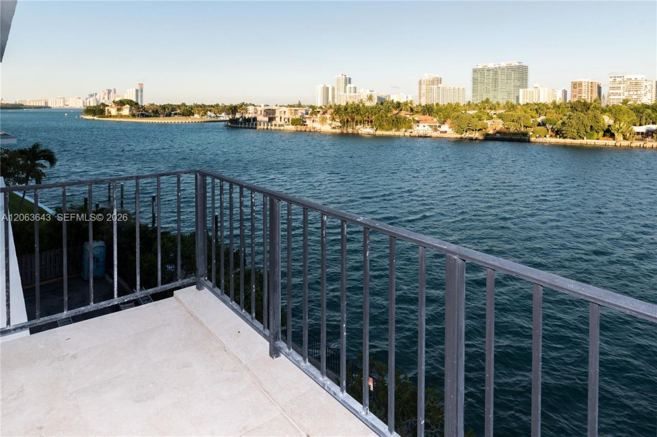 10101 E Bay Harbor Dr , Unit 404, Bay Harbor Islands, FL 33154 Photo