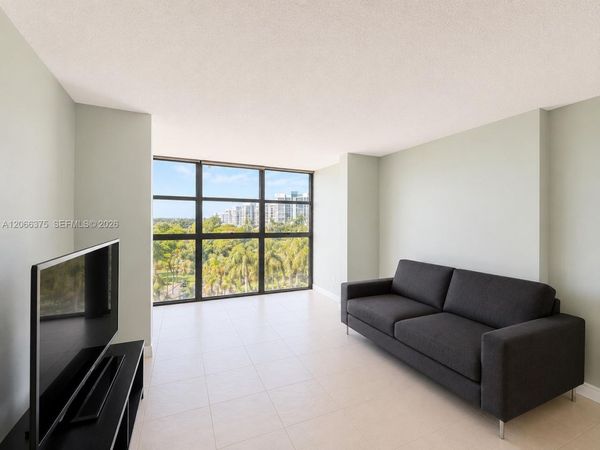 200 Leslie Dr , Unit 727, Hallandale Beach, FL 33009