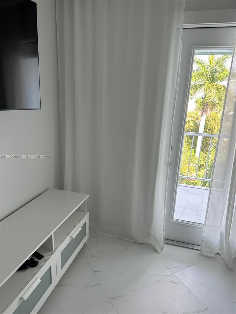 1333 E Hallandale Beach Blvd , Unit 423, Hallandale Beach, FL 33009 Photo