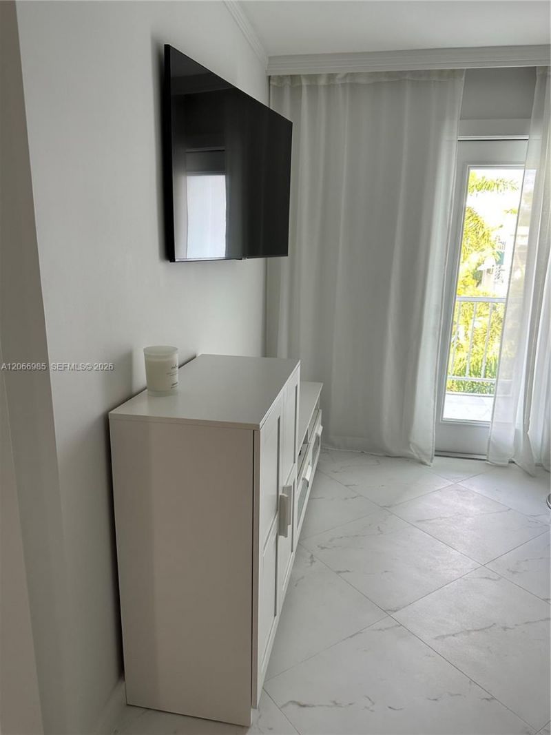 1333 E Hallandale Beach Blvd , Unit 423, Hallandale Beach, FL 33009 Photo
