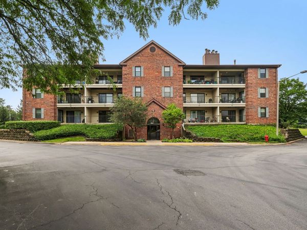 641 Hapsfield Lane , Unit 103, Buffalo Grove, IL 60089