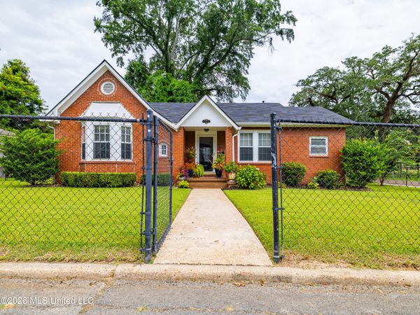 1 Oak Court, Natchez, MS 39120