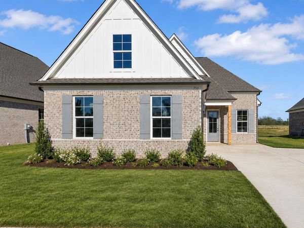 895 Coahoma Court, Nesbit, MS 38651