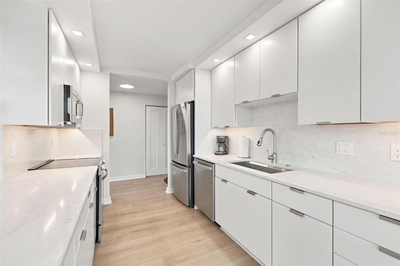 707 S Gulfstream Avenue, Unit 207, Sarasota, FL 34236 Photo