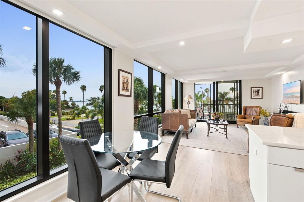 707 S Gulfstream Avenue, Unit 207, Sarasota, FL 34236 Photo