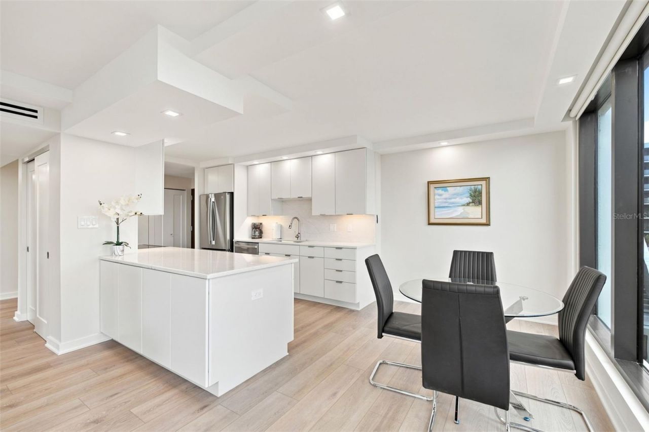 707 S Gulfstream Avenue, Unit 207, Sarasota, FL 34236 Photo