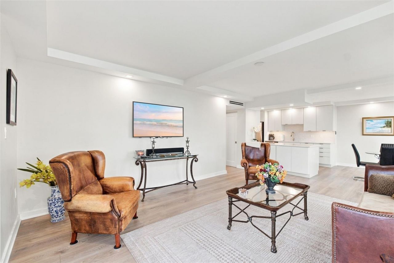 707 S Gulfstream Avenue, Unit 207, Sarasota, FL 34236 Photo