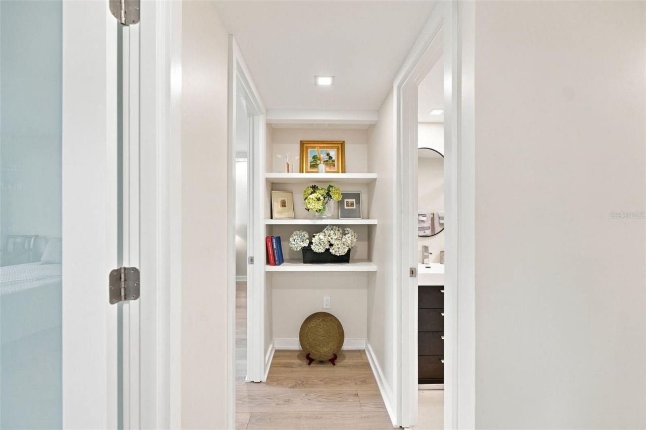 707 S Gulfstream Avenue, Unit 207, Sarasota, FL 34236 Photo