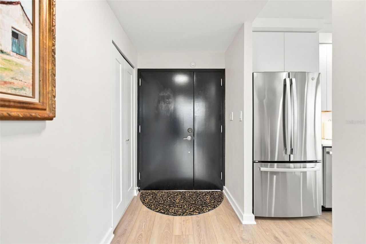 707 S Gulfstream Avenue, Unit 207, Sarasota, FL 34236 Photo