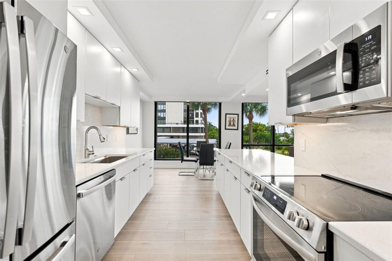 707 S Gulfstream Avenue, Unit 207, Sarasota, FL 34236 Photo