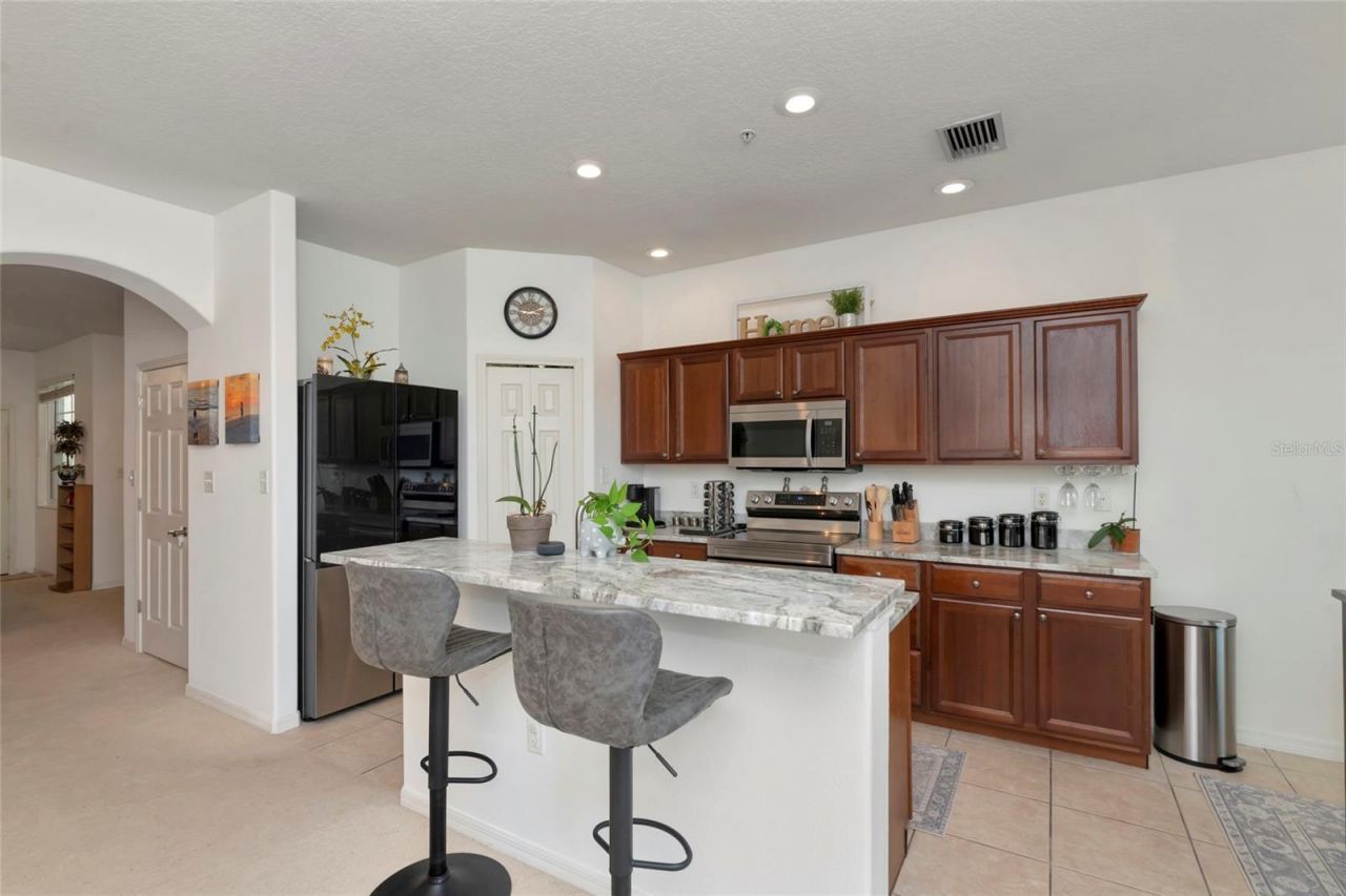 3426 Parkridge Circle, Unit 34-105, Sarasota, FL 34243 Photo