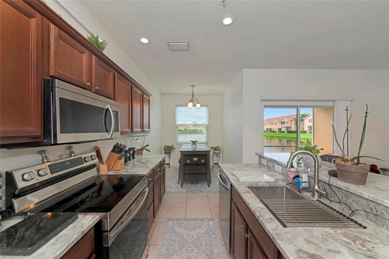 3426 Parkridge Circle, Unit 34-105, Sarasota, FL 34243 Photo