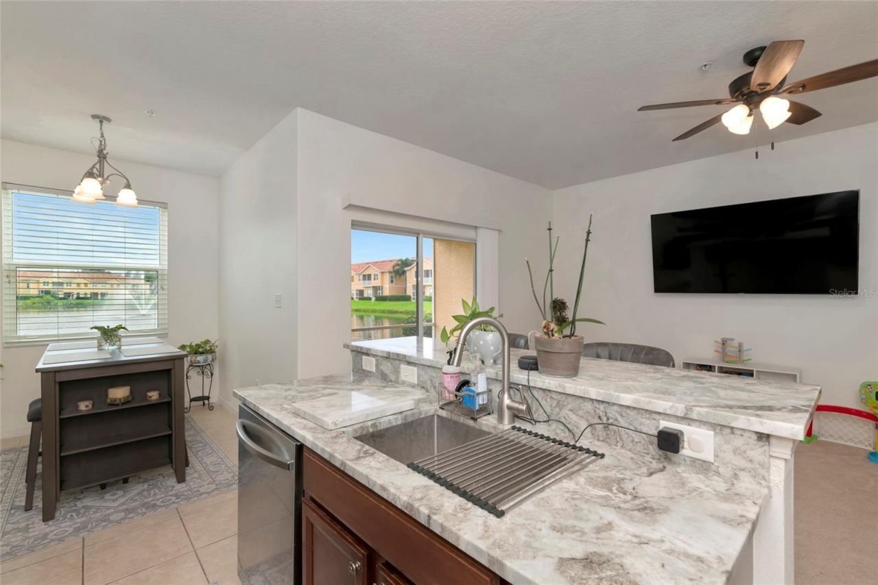 3426 Parkridge Circle, Unit 34-105, Sarasota, FL 34243 Photo