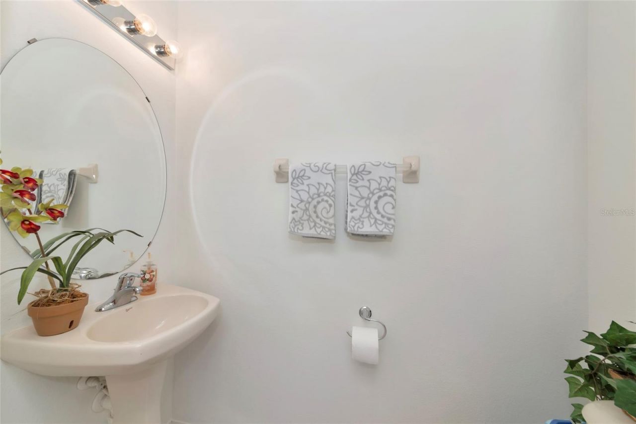 3426 Parkridge Circle, Unit 34-105, Sarasota, FL 34243 Photo