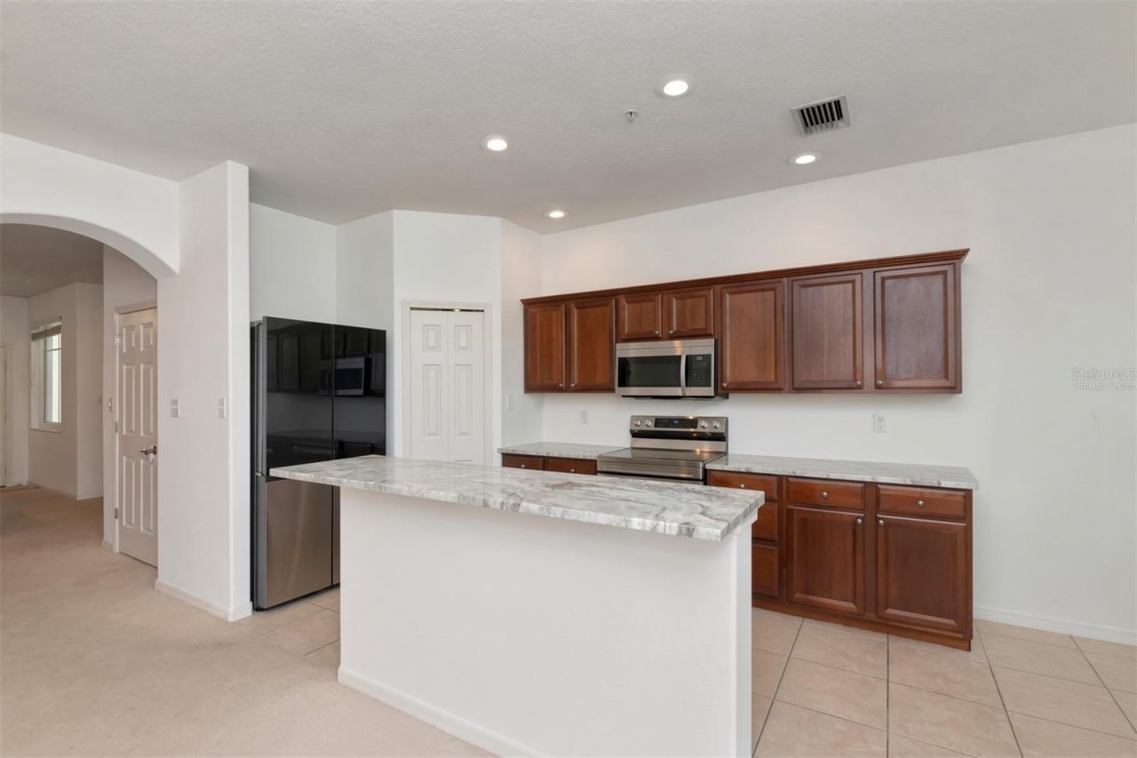 3426 Parkridge Circle, Unit 34-105, Sarasota, FL 34243 Photo