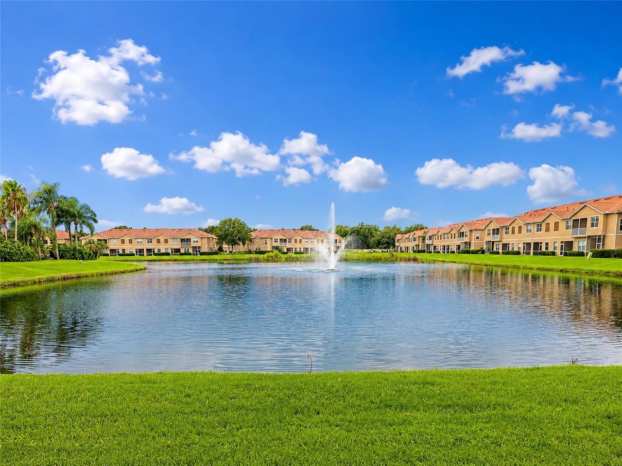 3426 Parkridge Circle, Unit 34-105, Sarasota, FL 34243 Photo