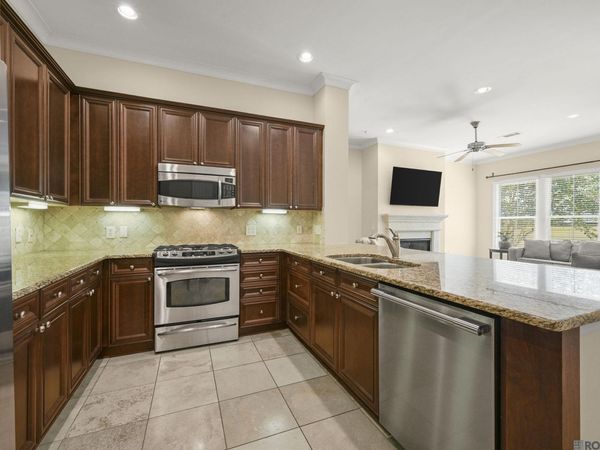 990 Stanford Ave, Unit #223, Baton Rouge, LA 70808
