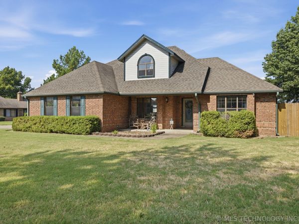 208 Heritage Court , Fort Gibson, OK 74434