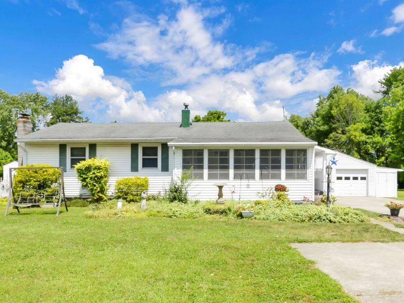 646 Woodside Drive SW, Pataskala, OH 43062 Photo 2