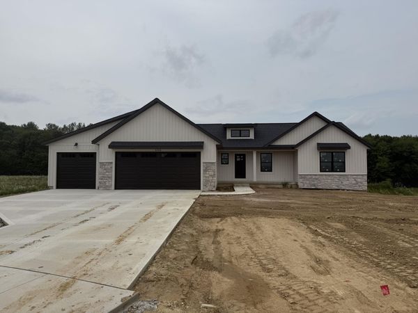 3266 Stonehill, Wayland, MI 49348