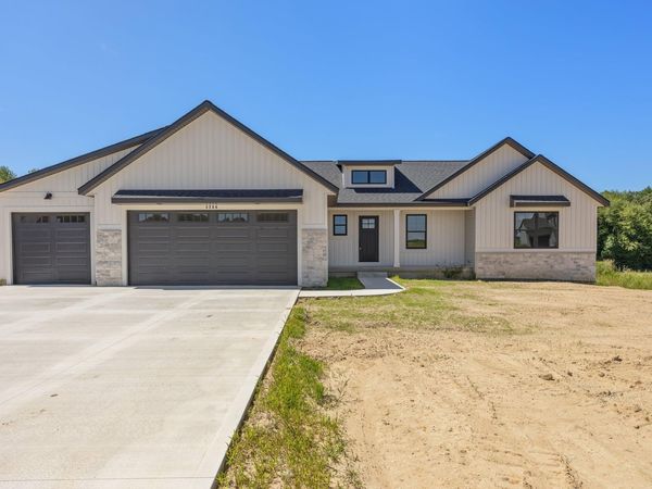 3266 Stonehill Court, Wayland, MI 49348