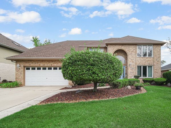 9224 Greenwood Drive, Tinley Park, IL 60487