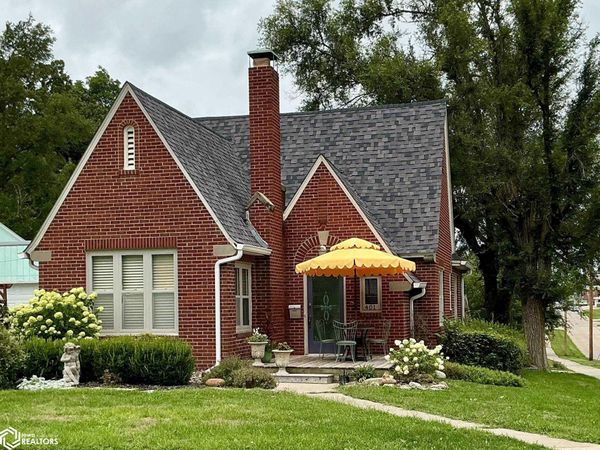 401 W Lane Street, Centerville, IA 52544