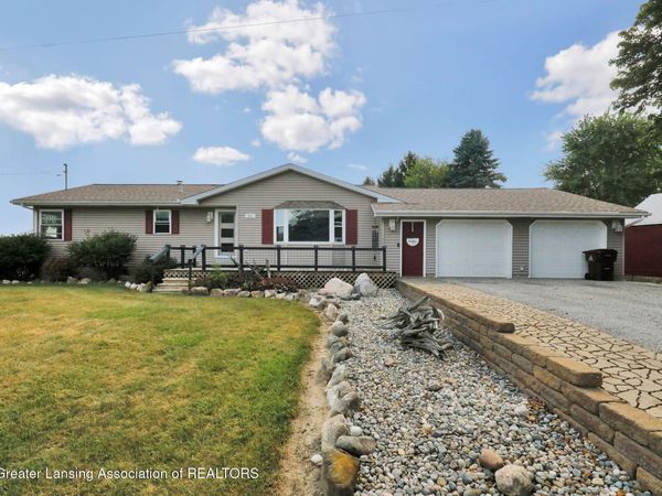 861 N Clinton Trail, Charlotte, MI 48813
