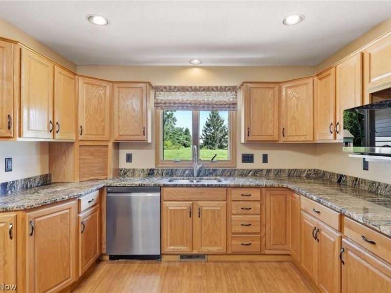 558 Thornberry Trail, North Lima, OH 44452 Photo 17