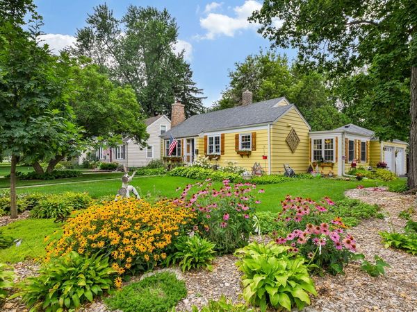 812 Richards Street , Geneva, IL 60134