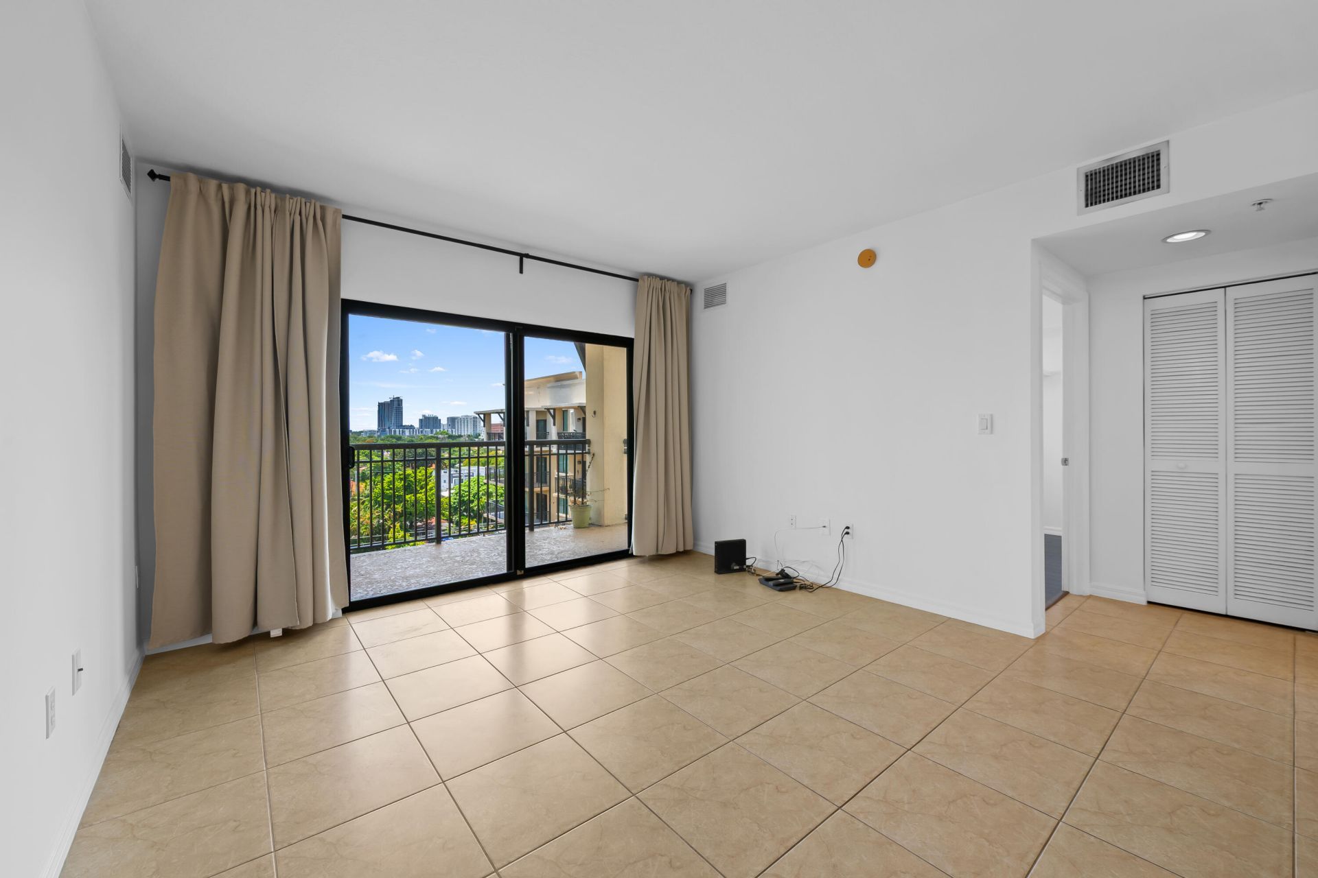 3530 SW 22nd Street, Unit 902, Miami, FL 33145 Photo