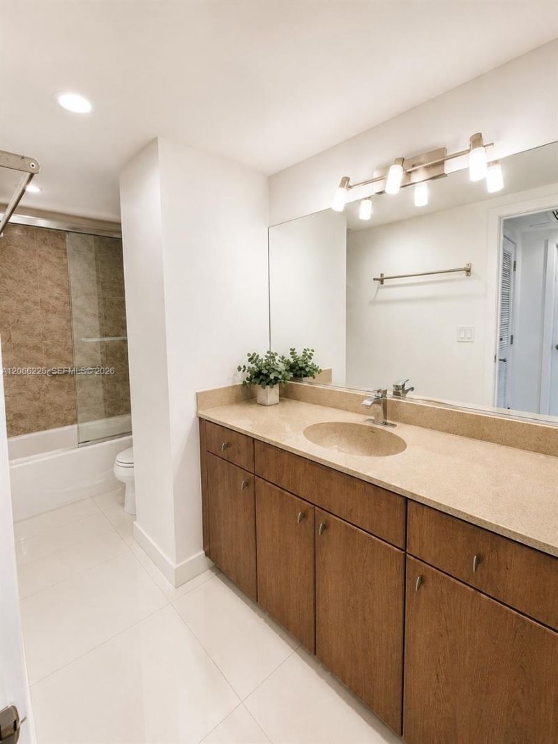 401 69th St , Unit 304, Miami Beach, FL 33141 Photo