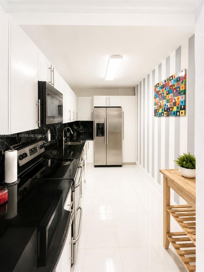 401 69th St , Unit 304, Miami Beach, FL 33141 Photo