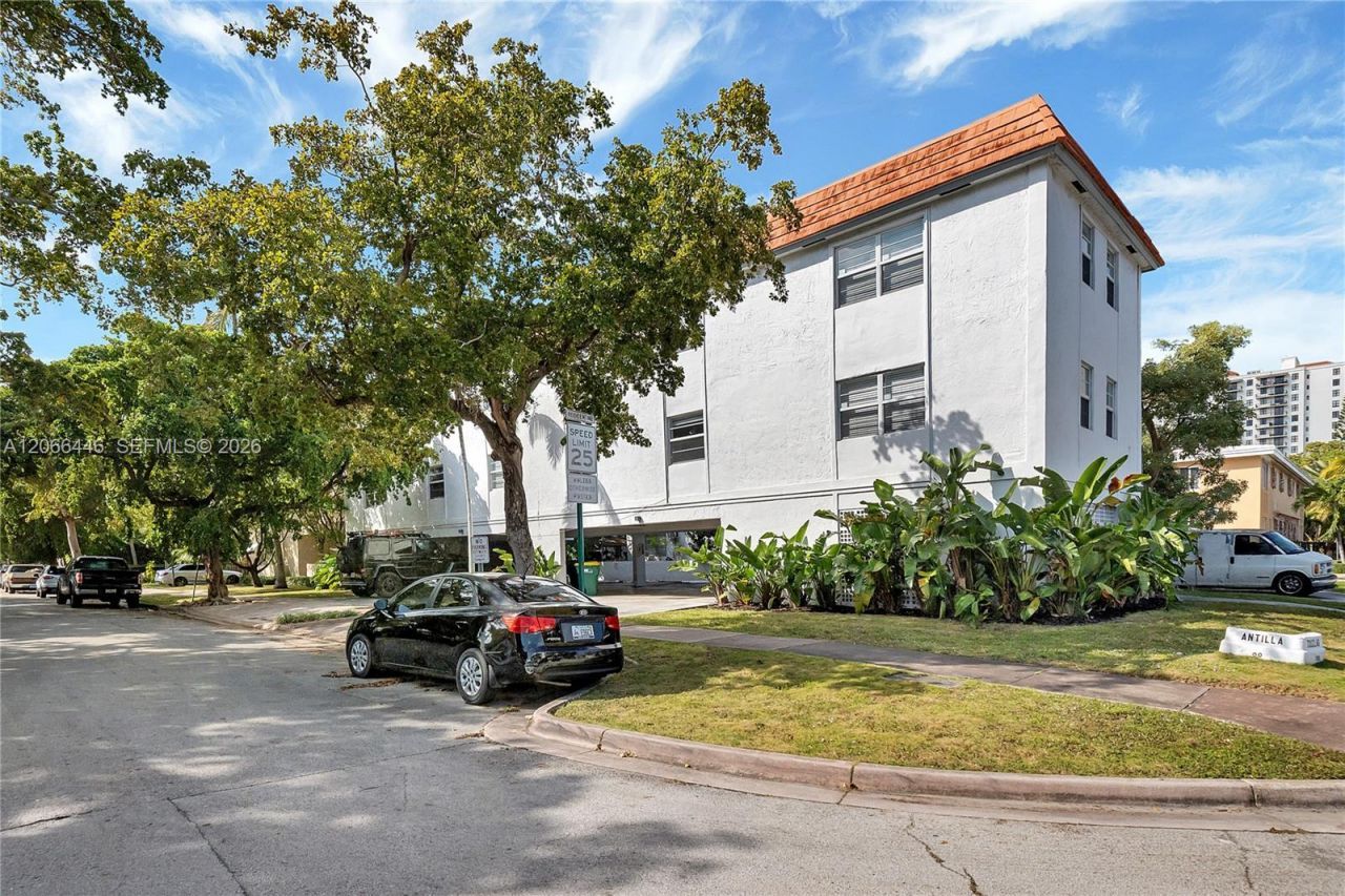 1114 S Douglas Rd, Unit 4, Coral Gables, FL 33134 Photo