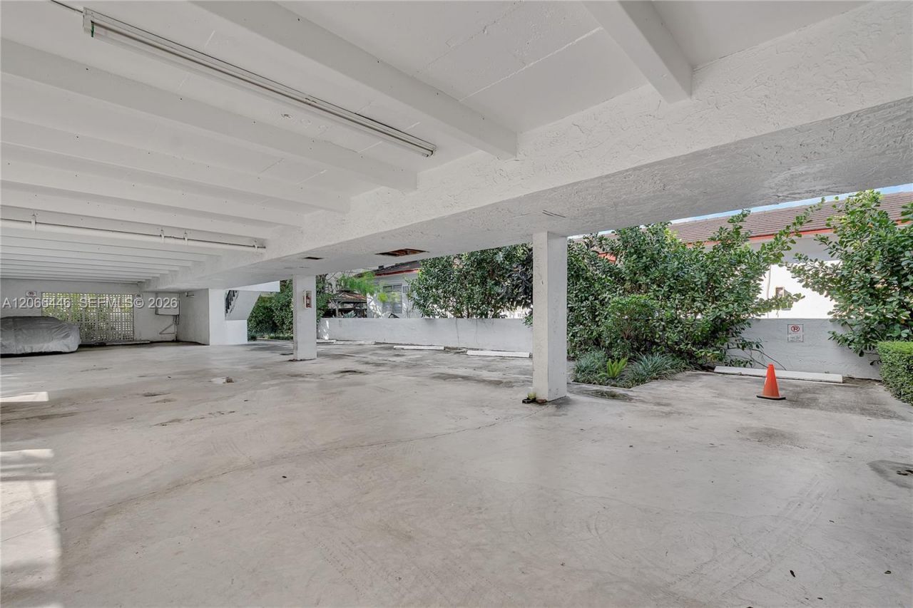 1114 S Douglas Rd, Unit 4, Coral Gables, FL 33134 Photo