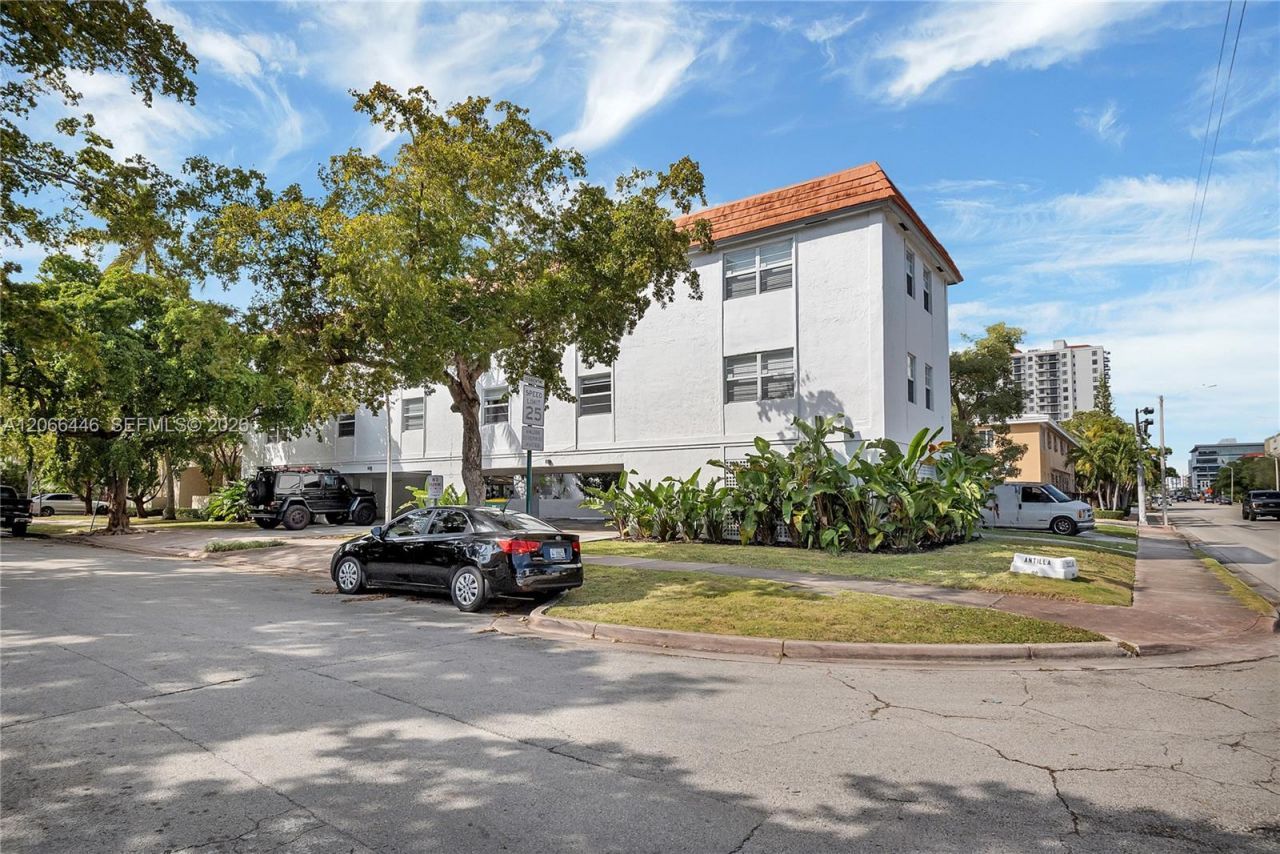1114 S Douglas Rd, Unit 4, Coral Gables, FL 33134 Photo