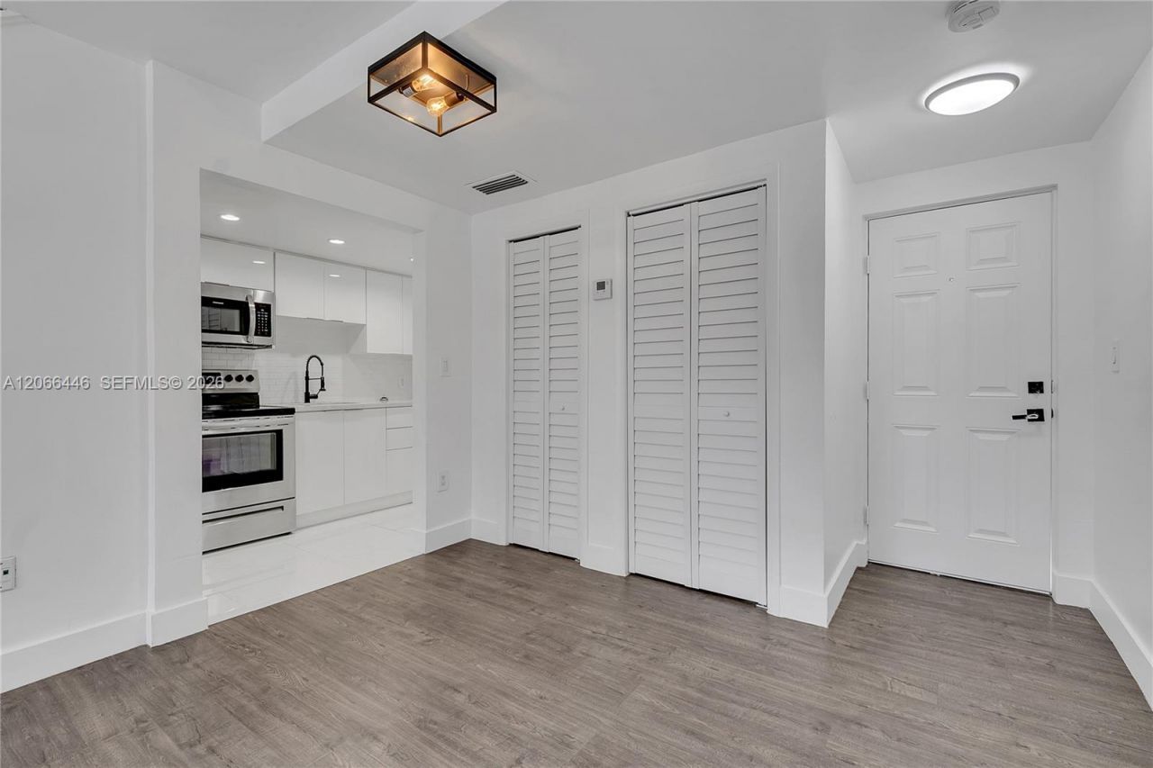 1114 S Douglas Rd, Unit 4, Coral Gables, FL 33134 Photo