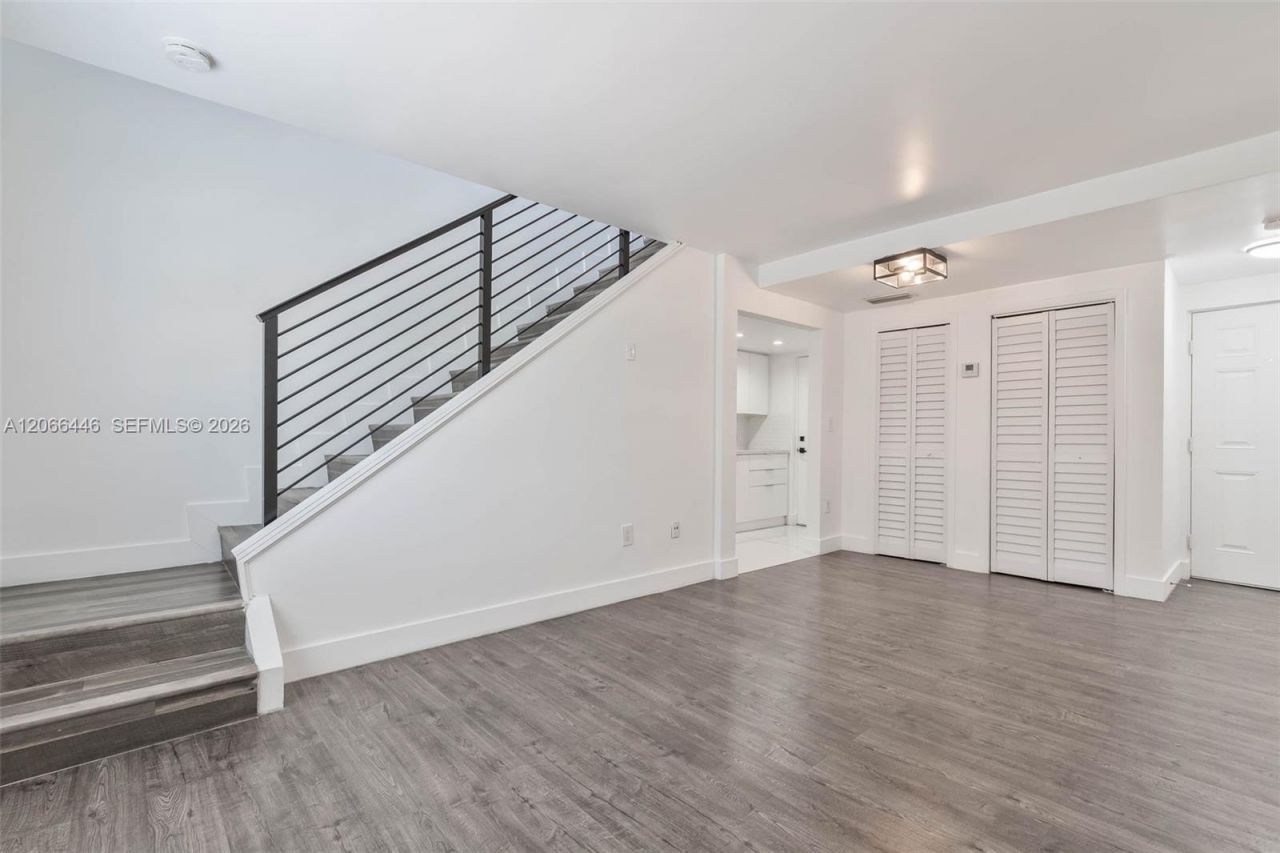 1114 S Douglas Rd, Unit 4, Coral Gables, FL 33134 Photo