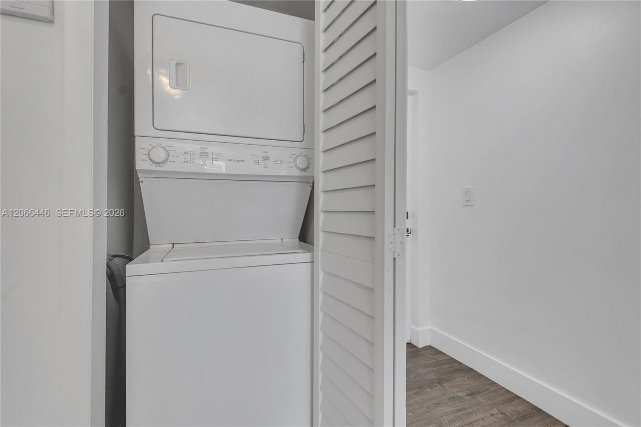 1114 S Douglas Rd, Unit 4, Coral Gables, FL 33134 Photo