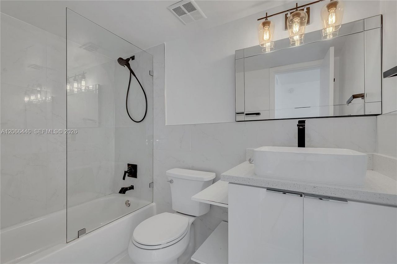 1114 S Douglas Rd, Unit 4, Coral Gables, FL 33134 Photo