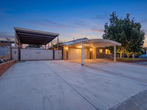 612 Hood Road SE, Rio Rancho, NM 87124
