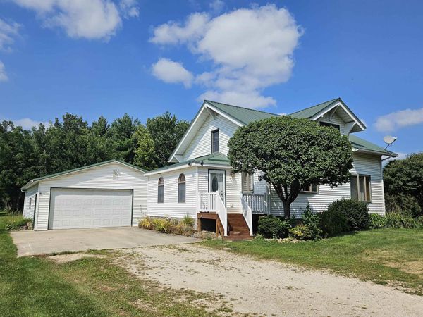 318 SE 10th Avenue, Cresco, IA 52136