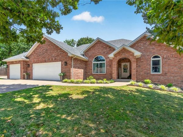 3 Ettington Drive, Bella Vista, AR 72714