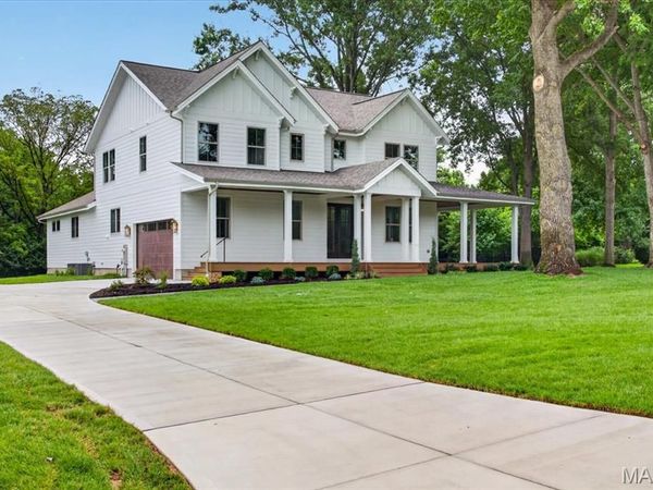 12 Beacon Hill Lane, Creve Coeur, MO 63141