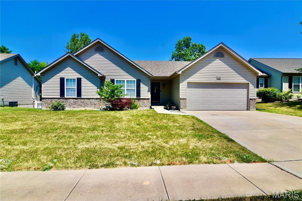 1318 Forest Way Drive , Wentzville, MO 63385 Main Photo